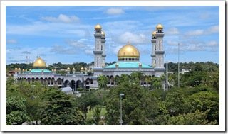Jame' Asr Hassanil Bolkiah Mosque (day)